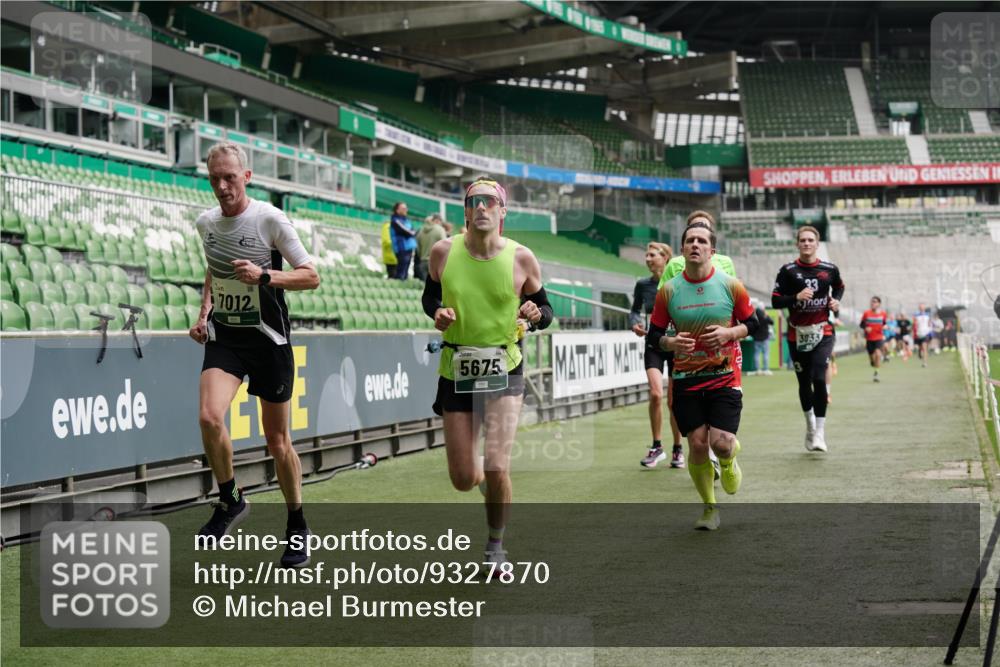05.10.2025 - 20. swb-Marathon Bremen Michael Burmester http://msf.ph/oto/9327870 05.10.2025 12:52:07 Laufen im Stadion 754, 914, 1029, 1120, 1314, 1550, 1552, 1748, 1926, 2283, 2447, 2595, 3033, 3041, 3178, 3626, 4260, 4362, 4652, 4687, 4781, 5068, 5108, 5416, 5459, 5675, 5847, 5910, 6367, 6773, 7012, 7031, 7293, 7313, 7419, 7713, 8066, 8218, 8534, 8558, 8701, 8740, 8780, 9115, 503, 750, 1064, 1499, 1577, 1701, 1909, 1911, 2279, 2350, 2493, 2526, 3661, 4104, 4654, 5551, 6066, 6210, 6775, 7723, 8682, 8780 meine-sportfotos.de