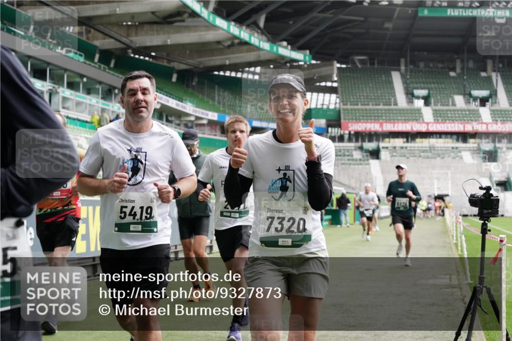 05.10.2025 - 20. swb-Marathon Bremen Michael Burmester http://msf.ph/oto/9327873 05.10.2025 12:56:30 Laufen im Stadion 325, 591, 830, 901, 984, 989, 1161, 1380, 1679, 1931, 2134, 2149, 2263, 2438, 2490, 2571, 2634, 3161, 3392, 3606, 3749, 3980, 4052, 4101, 4149, 4288, 4432, 4485, 5246, 5255, 5370, 5419, 5469, 5490, 6070, 6176, 6375, 6441, 6451, 6689, 6797, 6864, 6926, 7000, 7283, 7292, 7320, 7431, 7490, 7783, 7920, 8060, 8144, 8222, 8564, 9054, 78, 240, 1261, 1490, 1774, 1825, 1931, 2162, 2459, 2490, 2884, 2942, 3074, 3515, 3612, 4079, 4116, 4195, 4456, 5615, 5691, 5719, 6515 meine-sportfotos.de