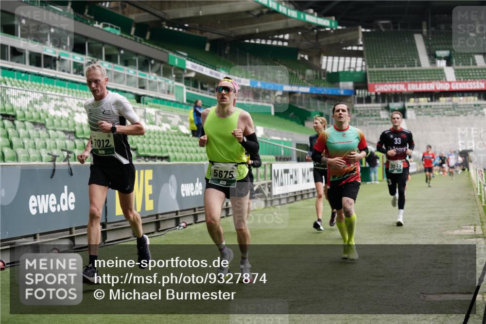05.10.2025 - 20. swb-Marathon Bremen Michael Burmester http://msf.ph/oto/9327874 05.10.2025 12:52:07 Laufen im Stadion 754, 914, 1029, 1120, 1314, 1550, 1552, 1748, 1926, 2283, 2447, 2595, 3033, 3041, 3178, 3626, 4260, 4362, 4652, 4687, 4781, 5068, 5108, 5416, 5459, 5675, 5847, 5910, 6367, 6773, 7012, 7031, 7293, 7313, 7419, 7713, 8066, 8218, 8534, 8558, 8701, 8740, 8780, 9115, 503, 750, 1064, 1499, 1577, 1701, 1909, 1911, 2279, 2350, 2493, 2526, 3661, 4104, 4654, 5551, 6066, 6210, 6775, 7723, 8682, 8780 meine-sportfotos.de