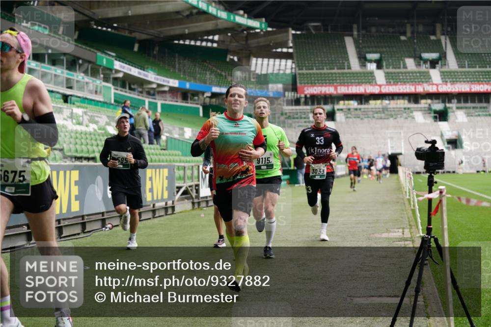 05.10.2025 - 20. swb-Marathon Bremen Michael Burmester http://msf.ph/oto/9327882 05.10.2025 12:52:08 Laufen im Stadion 754, 914, 1029, 1120, 1314, 1550, 1552, 1748, 1926, 2283, 2447, 2595, 3033, 3041, 3178, 3626, 4260, 4362, 4652, 4687, 4781, 5068, 5108, 5416, 5459, 5561, 5675, 5847, 5910, 6367, 6773, 7012, 7031, 7293, 7313, 7419, 7713, 8066, 8218, 8534, 8558, 8701, 8740, 9115, 503, 750, 1064, 1314, 1499, 1577, 1701, 1909, 1911, 2279, 2350, 2493, 2526, 3661, 4104, 4654, 4687, 5551, 6066, 6210, 6775, 7723, 8066, 8682, 8780 meine-sportfotos.de