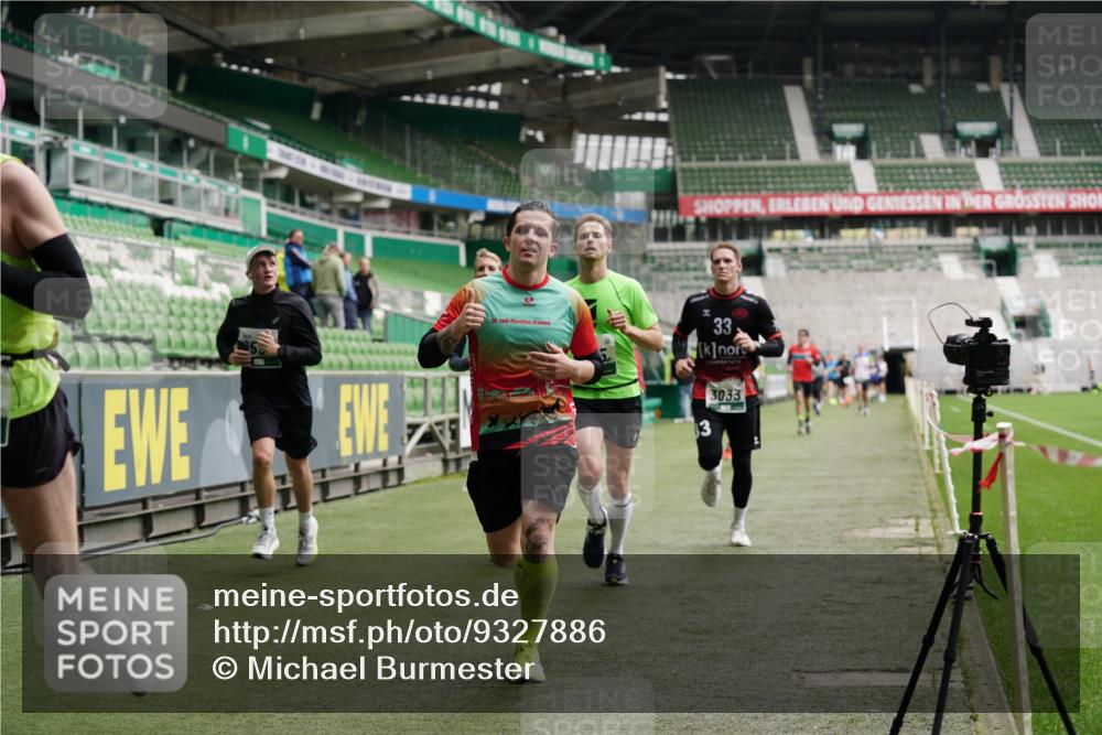 05.10.2025 - 20. swb-Marathon Bremen Michael Burmester http://msf.ph/oto/9327886 05.10.2025 12:52:08 Laufen im Stadion 754, 914, 1029, 1120, 1314, 1550, 1552, 1748, 1926, 2283, 2447, 2595, 3033, 3041, 3178, 3626, 4260, 4362, 4652, 4687, 4781, 5068, 5108, 5416, 5459, 5561, 5675, 5847, 5910, 6367, 6773, 7012, 7031, 7293, 7313, 7419, 7713, 8066, 8218, 8534, 8558, 8701, 8740, 9115, 503, 750, 1064, 1314, 1499, 1577, 1701, 1909, 1911, 2279, 2350, 2493, 2526, 3661, 4104, 4654, 4687, 5551, 6066, 6210, 6775, 7723, 8066, 8682, 8780 meine-sportfotos.de
