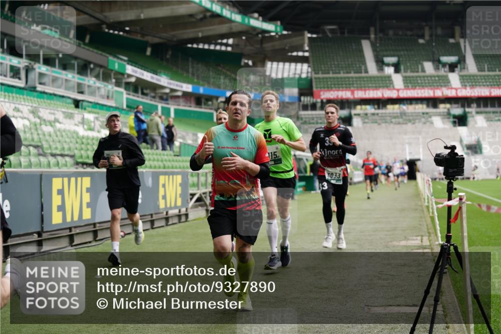 05.10.2025 - 20. swb-Marathon Bremen Michael Burmester http://msf.ph/oto/9327890 05.10.2025 12:52:08 Laufen im Stadion 754, 914, 1029, 1120, 1314, 1550, 1552, 1748, 1926, 2283, 2447, 2595, 3033, 3041, 3178, 3626, 4260, 4362, 4652, 4687, 4781, 5068, 5108, 5416, 5459, 5561, 5675, 5847, 5910, 6367, 6773, 7012, 7031, 7293, 7313, 7419, 7713, 8066, 8218, 8534, 8558, 8701, 8740, 9115, 503, 750, 1064, 1314, 1499, 1577, 1701, 1909, 1911, 2279, 2350, 2493, 2526, 3661, 4104, 4654, 4687, 5551, 6066, 6210, 6775, 7723, 8066, 8682, 8780 meine-sportfotos.de