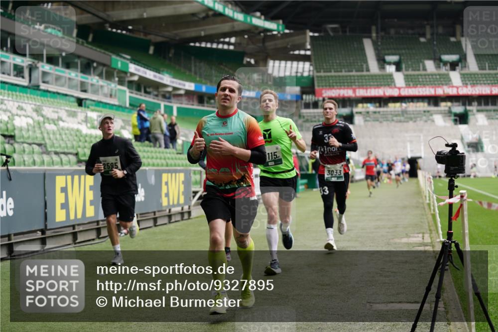 05.10.2025 - 20. swb-Marathon Bremen Michael Burmester http://msf.ph/oto/9327895 05.10.2025 12:52:08 Laufen im Stadion 754, 914, 1029, 1120, 1314, 1550, 1552, 1748, 1926, 2283, 2447, 2595, 3033, 3041, 3178, 3626, 4260, 4362, 4652, 4687, 4781, 5068, 5108, 5416, 5459, 5561, 5675, 5847, 5910, 6367, 6773, 7012, 7031, 7293, 7313, 7419, 7713, 8066, 8218, 8534, 8558, 8701, 8740, 9115, 503, 750, 1064, 1314, 1499, 1577, 1701, 1909, 1911, 2279, 2350, 2493, 2526, 3661, 4104, 4654, 4687, 5551, 6066, 6210, 6775, 7723, 8066, 8682, 8780 meine-sportfotos.de