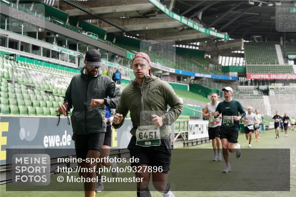 05.10.2025 - 20. swb-Marathon Bremen Michael Burmester http://msf.ph/oto/9327896 05.10.2025 12:56:32 Laufen im Stadion 325, 591, 830, 901, 984, 989, 1161, 1380, 1679, 2134, 2149, 2263, 2438, 2571, 2634, 3161, 3392, 3606, 3749, 3980, 4052, 4101, 4288, 4432, 4485, 5246, 5255, 5370, 5419, 5469, 5490, 6070, 6176, 6375, 6441, 6451, 6689, 6797, 6864, 6926, 7000, 7283, 7292, 7320, 7431, 7490, 7783, 7920, 8144, 8222, 8564, 9054, 78, 240, 1261, 1490, 1774, 1825, 1931, 2162, 2459, 2490, 2884, 2942, 3074, 3515, 3612, 4079, 4116, 4149, 4195, 4456, 5615, 5691, 5719, 6515 meine-sportfotos.de