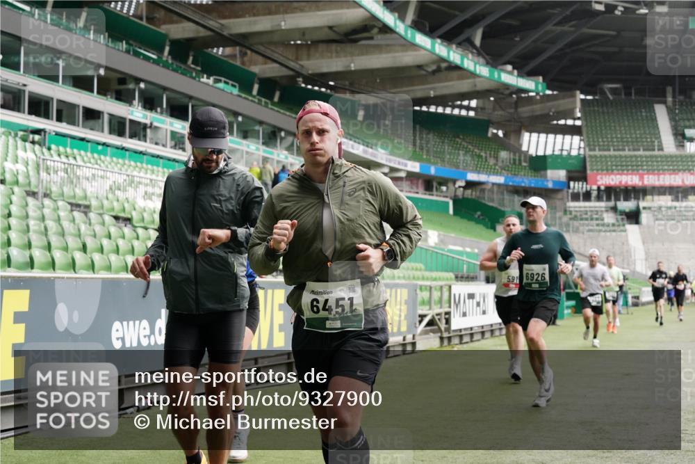 05.10.2025 - 20. swb-Marathon Bremen Michael Burmester http://msf.ph/oto/9327900 05.10.2025 12:56:32 Laufen im Stadion 325, 591, 830, 901, 984, 989, 1161, 1380, 1679, 2134, 2149, 2263, 2438, 2571, 2634, 3161, 3392, 3606, 3749, 3980, 4052, 4101, 4288, 4432, 4485, 5246, 5255, 5370, 5419, 5469, 5490, 6070, 6176, 6375, 6441, 6451, 6689, 6797, 6864, 6926, 7000, 7283, 7292, 7320, 7431, 7490, 7783, 7920, 8144, 8222, 8564, 9054, 78, 240, 1261, 1490, 1774, 1825, 1931, 2162, 2459, 2490, 2884, 2942, 3074, 3515, 3612, 4079, 4116, 4149, 4195, 4456, 5615, 5691, 5719, 6515 meine-sportfotos.de