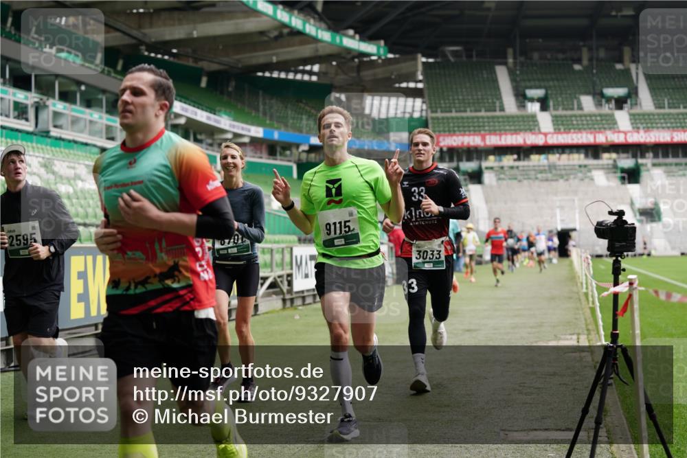 05.10.2025 - 20. swb-Marathon Bremen Michael Burmester http://msf.ph/oto/9327907 05.10.2025 12:52:09 Laufen im Stadion 754, 914, 1029, 1120, 1550, 1552, 1748, 1926, 2283, 2447, 2595, 3033, 3041, 3178, 3626, 4260, 4362, 4652, 4781, 5068, 5108, 5416, 5459, 5561, 5675, 5847, 5910, 6367, 6773, 7012, 7031, 7293, 7313, 7419, 7634, 7713, 8218, 8534, 8558, 8701, 8740, 9115, 503, 750, 1064, 1314, 1499, 1577, 1701, 1911, 2279, 2350, 2493, 2526, 4104, 4654, 4687, 6066, 6210, 6775, 7723, 8066, 8682, 8780 meine-sportfotos.de
