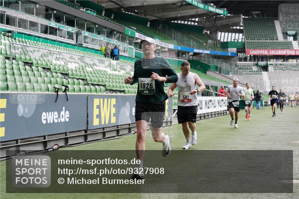 05.10.2025 - 20. swb-Marathon Bremen Michael Burmester http://msf.ph/oto/9327908 05.10.2025 12:56:33 Laufen im Stadion 325, 591, 830, 901, 984, 989, 1161, 1380, 1679, 2134, 2149, 2263, 2438, 2571, 2634, 3161, 3392, 3606, 3749, 3980, 4052, 4101, 4288, 4432, 4485, 5246, 5255, 5370, 5419, 5469, 5490, 6070, 6176, 6375, 6441, 6451, 6689, 6797, 6864, 6926, 7000, 7283, 7292, 7320, 7431, 7490, 7783, 7920, 8144, 8222, 8479, 8564, 9054, 78, 240, 1261, 1490, 1774, 1825, 1931, 2162, 2459, 2490, 2884, 2942, 3074, 3515, 3612, 3749, 4079, 4116, 4149, 4195, 4456, 5615, 5691, 5719, 6515 meine-sportfotos.de