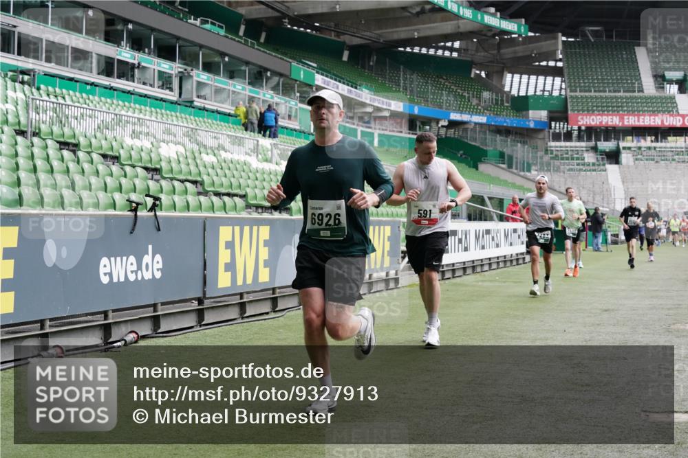 05.10.2025 - 20. swb-Marathon Bremen Michael Burmester http://msf.ph/oto/9327913 05.10.2025 12:56:33 Laufen im Stadion 325, 591, 830, 901, 984, 989, 1161, 1380, 1679, 2134, 2149, 2263, 2438, 2571, 2634, 3161, 3392, 3606, 3749, 3980, 4052, 4101, 4288, 4432, 4485, 5246, 5255, 5370, 5419, 5469, 5490, 6070, 6176, 6375, 6441, 6451, 6689, 6797, 6864, 6926, 7000, 7283, 7292, 7320, 7431, 7490, 7783, 7920, 8144, 8222, 8479, 8564, 9054, 78, 240, 1261, 1490, 1774, 1825, 1931, 2162, 2459, 2490, 2884, 2942, 3074, 3515, 3612, 3749, 4079, 4116, 4149, 4195, 4456, 5615, 5691, 5719, 6515 meine-sportfotos.de