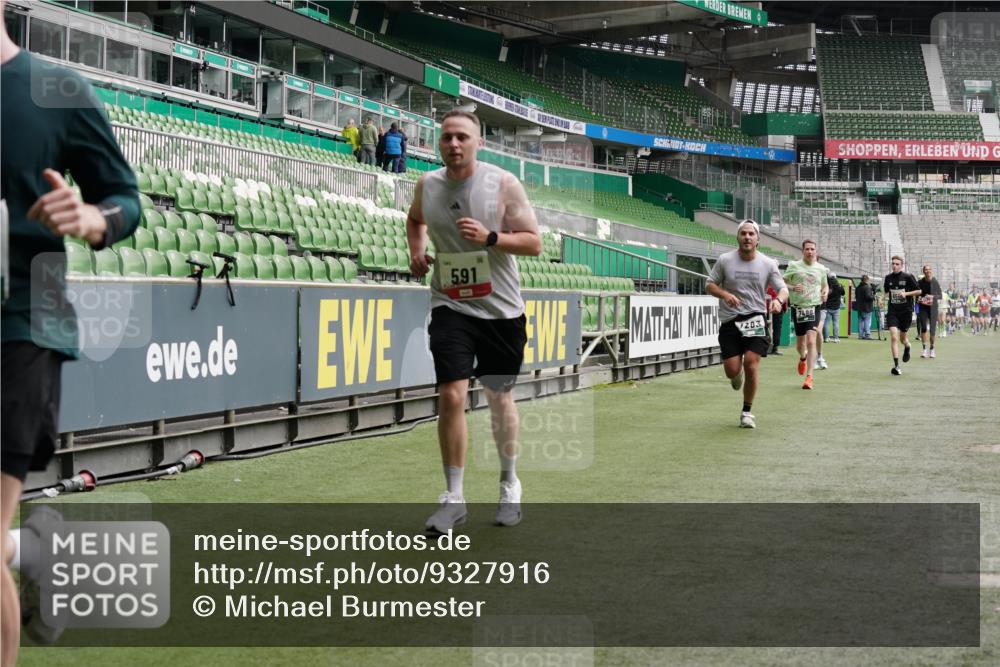 05.10.2025 - 20. swb-Marathon Bremen Michael Burmester http://msf.ph/oto/9327916 05.10.2025 12:56:34 Laufen im Stadion 325, 591, 830, 901, 984, 989, 1161, 1380, 1595, 1679, 2134, 2149, 2263, 2438, 2571, 2634, 3161, 3392, 3606, 3980, 4052, 4101, 4288, 4432, 4485, 5246, 5255, 5370, 5419, 5469, 5490, 6070, 6176, 6375, 6441, 6451, 6689, 6797, 6864, 6926, 7000, 7017, 7283, 7292, 7320, 7431, 7490, 7783, 7920, 8144, 8222, 8479, 8564, 9054, 78, 240, 1261, 1490, 1774, 1825, 1931, 2162, 2459, 2490, 2884, 2942, 3074, 3515, 3612, 3749, 4079, 4116, 4149, 4195, 4432, 4456, 5615, 5691, 5719, 6515 meine-sportfotos.de
