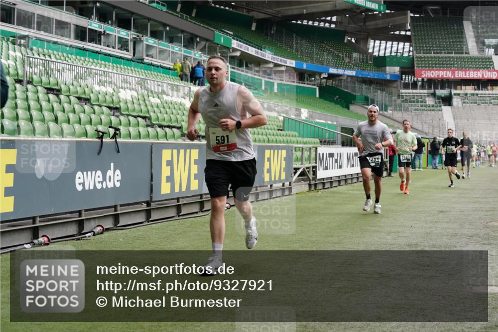 05.10.2025 - 20. swb-Marathon Bremen Michael Burmester http://msf.ph/oto/9327921 05.10.2025 12:56:35 Laufen im Stadion 325, 591, 830, 901, 984, 989, 1161, 1380, 1595, 1679, 2134, 2149, 2263, 2438, 2571, 2634, 3161, 3392, 3606, 3980, 4052, 4101, 4288, 4485, 5246, 5255, 5370, 5419, 5469, 5490, 6070, 6176, 6375, 6441, 6451, 6689, 6797, 6864, 6926, 7000, 7017, 7283, 7292, 7320, 7431, 7490, 7783, 7920, 8144, 8222, 8479, 8564, 9054, 78, 240, 1261, 1490, 1774, 1825, 1931, 2162, 2459, 2490, 2884, 2942, 3074, 3515, 3612, 3749, 4079, 4116, 4149, 4195, 4432, 4456, 5615, 5691, 5719, 6515 meine-sportfotos.de