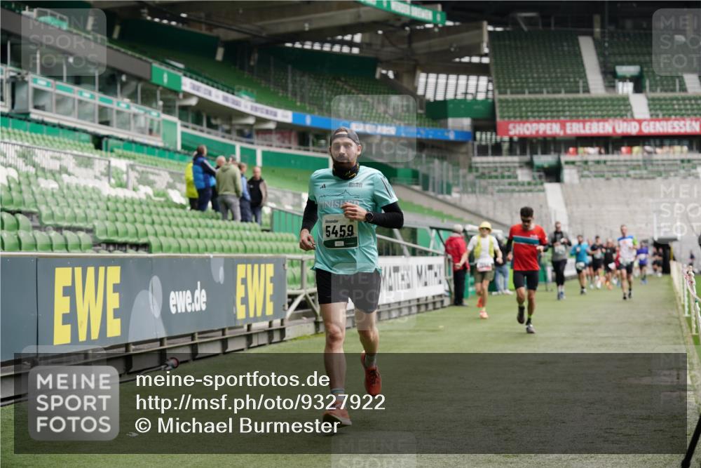 05.10.2025 - 20. swb-Marathon Bremen Michael Burmester http://msf.ph/oto/9327922 05.10.2025 12:52:13 Laufen im Stadion 754, 914, 1029, 1120, 1298, 1550, 1552, 1748, 1926, 2283, 2447, 2595, 3033, 3041, 3178, 3626, 4362, 4652, 4781, 5068, 5108, 5416, 5459, 5561, 5675, 5847, 5910, 6367, 6630, 6773, 7012, 7031, 7293, 7313, 7419, 7634, 8218, 8534, 8558, 8580, 8701, 8740, 8921, 9115, 750, 1064, 1314, 1499, 1577, 1701, 1911, 2279, 2350, 2493, 2526, 4260, 4654, 4687, 5910, 6066, 6210, 6775, 7713, 7723, 8066, 8682, 8780 meine-sportfotos.de