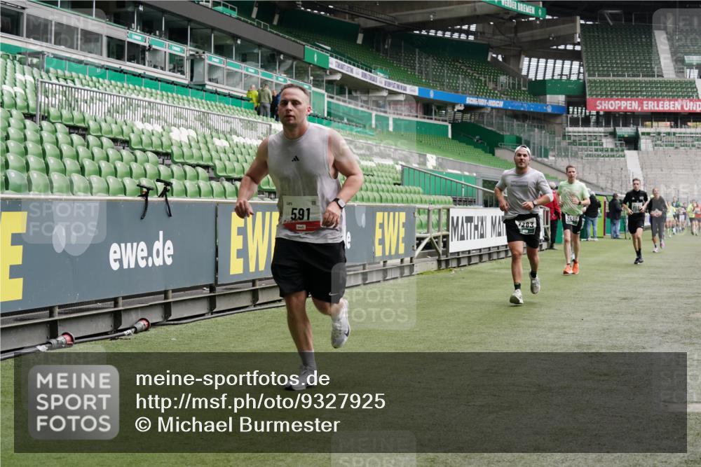 05.10.2025 - 20. swb-Marathon Bremen Michael Burmester http://msf.ph/oto/9327925 05.10.2025 12:56:35 Laufen im Stadion 325, 591, 830, 901, 984, 989, 1161, 1380, 1595, 1679, 2134, 2149, 2263, 2438, 2571, 2634, 3161, 3392, 3606, 3980, 4052, 4101, 4288, 4485, 5246, 5255, 5370, 5419, 5469, 5490, 6070, 6176, 6375, 6441, 6451, 6689, 6797, 6864, 6926, 7000, 7017, 7283, 7292, 7320, 7431, 7490, 7783, 7920, 8144, 8222, 8479, 8564, 9054, 78, 240, 1261, 1490, 1774, 1825, 1931, 2162, 2459, 2490, 2884, 2942, 3074, 3515, 3612, 3749, 4079, 4116, 4149, 4195, 4432, 4456, 5615, 5691, 5719, 6515 meine-sportfotos.de
