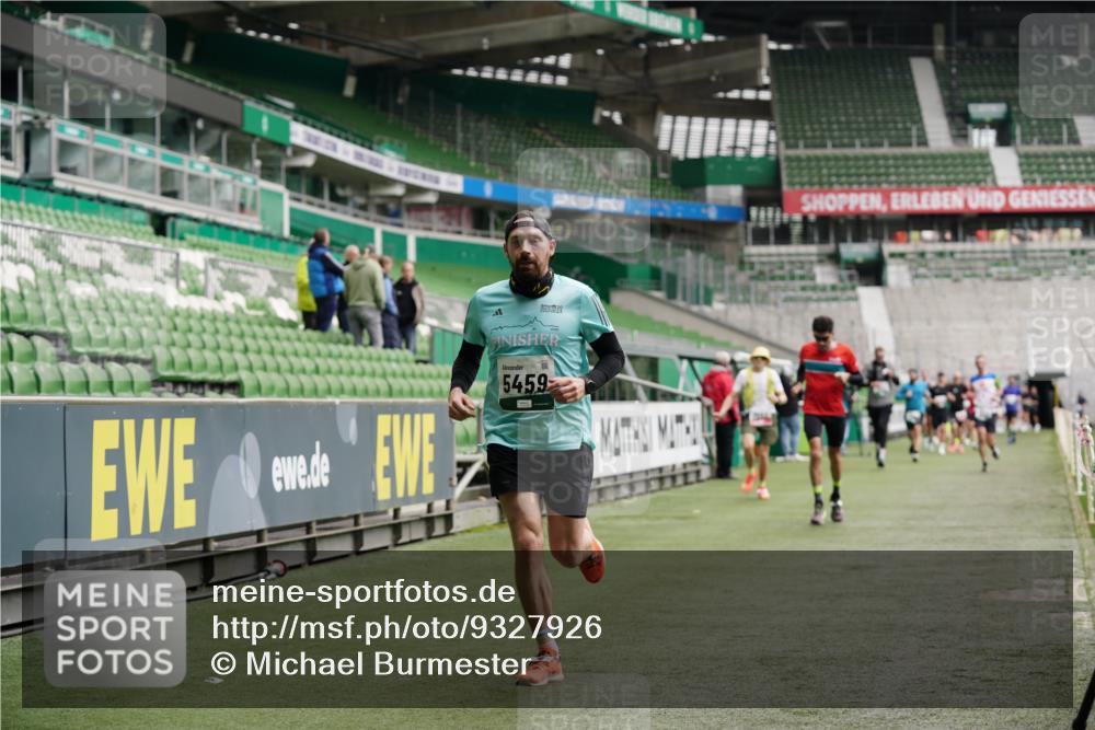 05.10.2025 - 20. swb-Marathon Bremen Michael Burmester http://msf.ph/oto/9327926 05.10.2025 12:52:13 Laufen im Stadion 754, 914, 1029, 1120, 1298, 1550, 1552, 1748, 1926, 2283, 2447, 2595, 3033, 3041, 3178, 3626, 4362, 4652, 4781, 5068, 5108, 5416, 5459, 5561, 5675, 5847, 5910, 6367, 6630, 6773, 7012, 7031, 7293, 7313, 7419, 7634, 8218, 8534, 8558, 8580, 8701, 8740, 8921, 9115, 750, 1064, 1314, 1499, 1577, 1701, 1911, 2279, 2350, 2493, 2526, 4260, 4654, 4687, 5910, 6066, 6210, 6775, 7713, 7723, 8066, 8682, 8780 meine-sportfotos.de