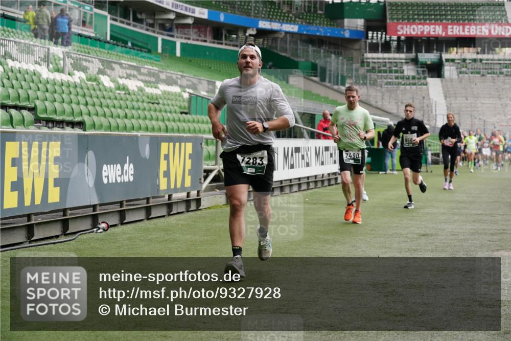 05.10.2025 - 20. swb-Marathon Bremen Michael Burmester http://msf.ph/oto/9327928 05.10.2025 12:56:36 Laufen im Stadion 299, 325, 479, 591, 830, 901, 984, 989, 1161, 1380, 1595, 1679, 2134, 2149, 2263, 2438, 2571, 2634, 3161, 3392, 3606, 3980, 4052, 4101, 4288, 4485, 5246, 5255, 5370, 5419, 5469, 5490, 6070, 6176, 6375, 6441, 6451, 6689, 6797, 6864, 6926, 7000, 7017, 7283, 7292, 7320, 7431, 7490, 7783, 7920, 8144, 8222, 8479, 8564, 9054, 78, 240, 984, 1261, 1490, 1774, 1825, 1931, 2162, 2459, 2490, 2942, 3074, 3515, 3612, 3749, 4079, 4116, 4149, 4195, 4288, 4432, 4456, 5615, 5691, 5719, 6515 meine-sportfotos.de