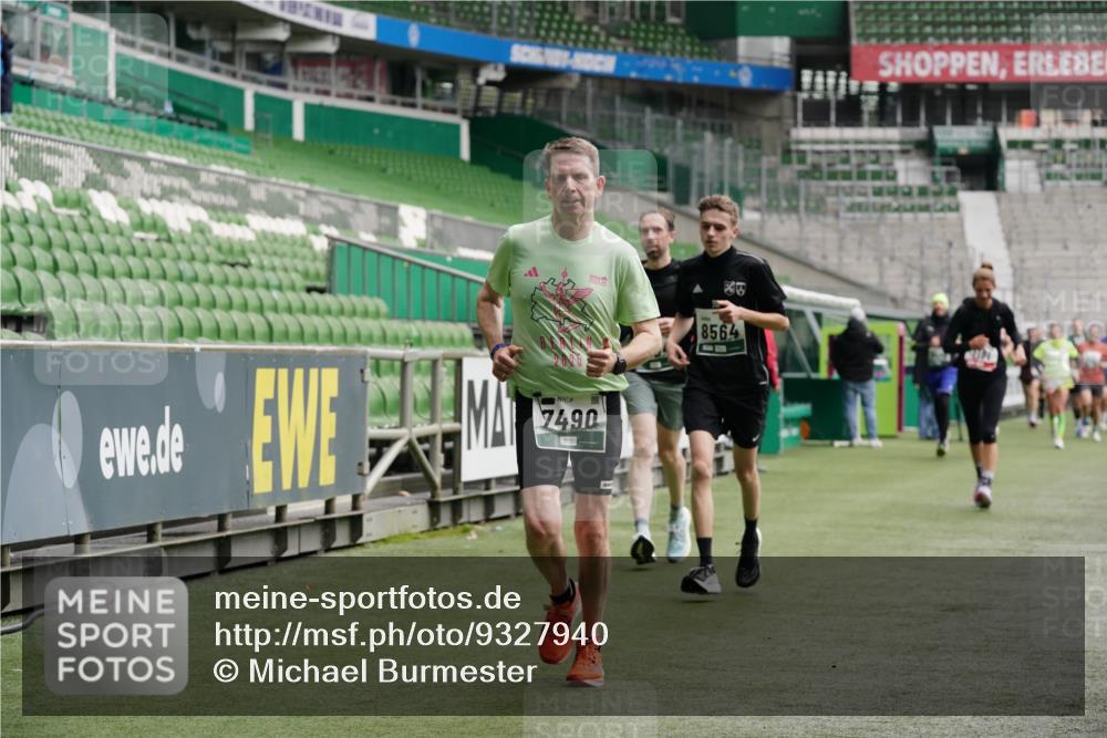 05.10.2025 - 20. swb-Marathon Bremen Michael Burmester http://msf.ph/oto/9327940 05.10.2025 12:56:38 Laufen im Stadion 31, 299, 325, 479, 591, 830, 901, 989, 1161, 1380, 1595, 1627, 1679, 1977, 2134, 2149, 2263, 2438, 2571, 2634, 3161, 3392, 3471, 3606, 3980, 4052, 4101, 4484, 4485, 5246, 5255, 5370, 5419, 5469, 5490, 6070, 6176, 6375, 6441, 6451, 6689, 6797, 6864, 6926, 7000, 7017, 7283, 7292, 7320, 7431, 7490, 7783, 7920, 8222, 8479, 8564, 9054, 240, 984, 1261, 1490, 1774, 1825, 1931, 2459, 2490, 2942, 3074, 3612, 3749, 4079, 4116, 4149, 4195, 4288, 4432, 4456, 5615, 5691, 5719, 6515, 8144 meine-sportfotos.de