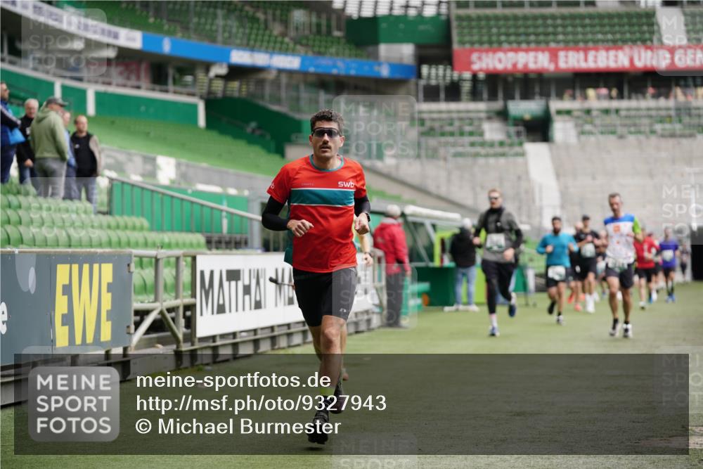 05.10.2025 - 20. swb-Marathon Bremen Michael Burmester http://msf.ph/oto/9327943 05.10.2025 12:52:15 Laufen im Stadion 615, 754, 914, 1029, 1120, 1298, 1550, 1552, 1926, 2283, 2447, 2595, 3033, 3041, 3178, 3626, 4362, 4652, 4781, 4914, 5068, 5108, 5416, 5459, 5561, 5675, 5847, 6367, 6630, 6773, 7012, 7031, 7293, 7313, 7419, 7634, 8218, 8534, 8558, 8580, 8701, 8740, 8921, 9115, 750, 1064, 1314, 1577, 1701, 1748, 1911, 2279, 2283, 2350, 2447, 2493, 2526, 4260, 4654, 4687, 5910, 6210, 6775, 7713, 7723, 8066, 8682, 8780 meine-sportfotos.de