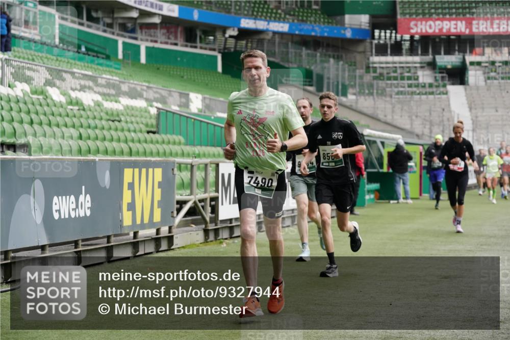 05.10.2025 - 20. swb-Marathon Bremen Michael Burmester http://msf.ph/oto/9327944 05.10.2025 12:56:38 Laufen im Stadion 31, 299, 325, 479, 591, 830, 901, 989, 1161, 1380, 1595, 1627, 1679, 1977, 2134, 2149, 2263, 2438, 2571, 2634, 3161, 3392, 3471, 3606, 3980, 4052, 4101, 4484, 4485, 5246, 5255, 5370, 5419, 5469, 5490, 6070, 6176, 6375, 6441, 6451, 6689, 6797, 6864, 6926, 7000, 7017, 7283, 7292, 7320, 7431, 7490, 7783, 7920, 8222, 8479, 8564, 9054, 240, 984, 1261, 1490, 1774, 1825, 1931, 2459, 2490, 2942, 3074, 3612, 3749, 4079, 4116, 4149, 4195, 4288, 4432, 4456, 5615, 5691, 5719, 6515, 8144 meine-sportfotos.de
