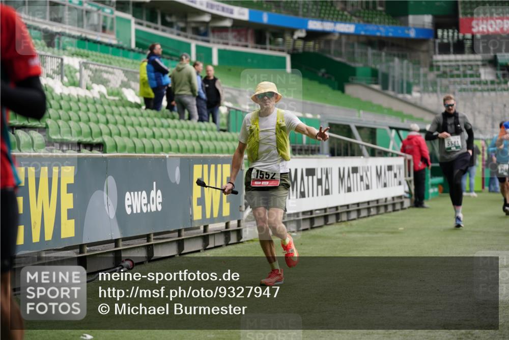 05.10.2025 - 20. swb-Marathon Bremen Michael Burmester http://msf.ph/oto/9327947 05.10.2025 12:52:18 Laufen im Stadion 615, 754, 793, 914, 1029, 1120, 1298, 1550, 1552, 1926, 2595, 3033, 3041, 3178, 3626, 4362, 4652, 4781, 4805, 4914, 5068, 5108, 5416, 5447, 5459, 5561, 5675, 5847, 6367, 6630, 6773, 7012, 7031, 7277, 7293, 7313, 7416, 7419, 7634, 7773, 8218, 8534, 8558, 8580, 8701, 8921, 9115, 10338, 750, 1064, 1120, 1314, 1577, 1701, 1748, 1911, 2279, 2283, 2350, 2447, 2526, 4260, 4687, 5910, 6210, 6775, 7713, 7723, 8066, 8682, 8740, 8780 meine-sportfotos.de