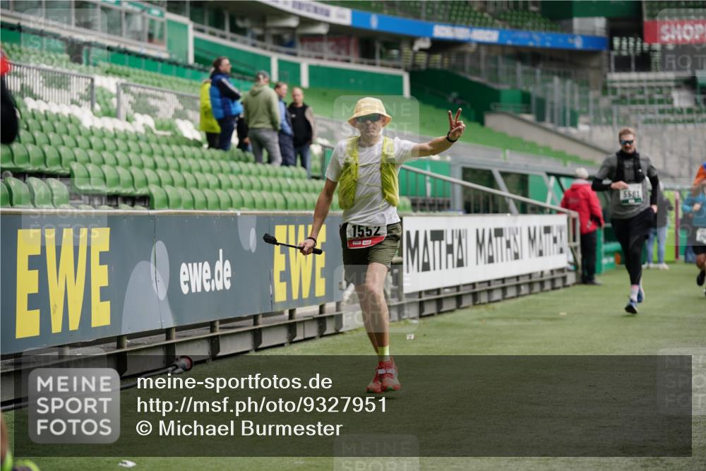 05.10.2025 - 20. swb-Marathon Bremen Michael Burmester http://msf.ph/oto/9327951 05.10.2025 12:52:18 Laufen im Stadion 615, 754, 793, 914, 1029, 1120, 1298, 1550, 1552, 1926, 2595, 3033, 3041, 3178, 3626, 4362, 4652, 4781, 4805, 4914, 5068, 5108, 5416, 5447, 5459, 5561, 5675, 5847, 6367, 6630, 6773, 7012, 7031, 7277, 7293, 7313, 7416, 7419, 7634, 7773, 8218, 8534, 8558, 8580, 8701, 8921, 9115, 10338, 750, 1064, 1120, 1314, 1577, 1701, 1748, 1911, 2279, 2283, 2350, 2447, 2526, 4260, 4687, 5910, 6210, 6775, 7713, 7723, 8066, 8682, 8740, 8780 meine-sportfotos.de