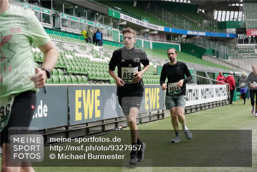 05.10.2025 - 20. swb-Marathon Bremen Michael Burmester http://msf.ph/oto/9327957 05.10.2025 12:56:40 Laufen im Stadion 31, 299, 325, 479, 591, 830, 901, 989, 1161, 1380, 1595, 1627, 1679, 1977, 2134, 2149, 2263, 2438, 2571, 2634, 3161, 3392, 3471, 3606, 3980, 4052, 4101, 4484, 4485, 5246, 5255, 5370, 5419, 5469, 5490, 6070, 6176, 6375, 6441, 6451, 6493, 6689, 6797, 6864, 6926, 7000, 7017, 7283, 7292, 7320, 7431, 7490, 7783, 7920, 8222, 8479, 8564, 9054, 984, 1261, 1490, 1774, 1825, 1931, 2459, 2490, 2942, 3612, 3749, 4079, 4116, 4149, 4288, 4432, 4456, 5370, 5615, 5691, 5719, 6515, 8144 meine-sportfotos.de