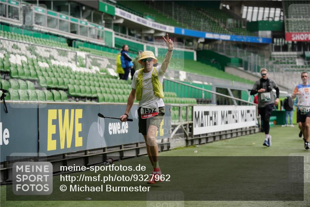 05.10.2025 - 20. swb-Marathon Bremen Michael Burmester http://msf.ph/oto/9327962 05.10.2025 12:52:19 Laufen im Stadion 615, 754, 793, 914, 1029, 1298, 1550, 1552, 1926, 2595, 3033, 3041, 3178, 3626, 4362, 4652, 4781, 4805, 4914, 5068, 5108, 5416, 5447, 5459, 5561, 5675, 5847, 6367, 6630, 6773, 7012, 7031, 7277, 7293, 7313, 7416, 7419, 7634, 7773, 7975, 8218, 8534, 8558, 8580, 8701, 8921, 9115, 10338, 750, 1064, 1120, 1314, 1577, 1701, 1748, 1911, 2279, 2283, 2350, 2447, 2526, 4260, 4687, 5910, 6775, 7713, 7723, 8066, 8682, 8740, 8780 meine-sportfotos.de