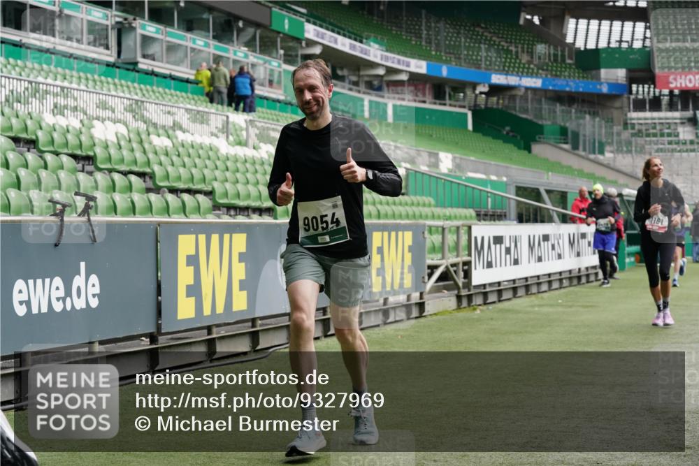 05.10.2025 - 20. swb-Marathon Bremen Michael Burmester http://msf.ph/oto/9327969 05.10.2025 12:56:42 Laufen im Stadion 31, 299, 325, 479, 591, 830, 901, 989, 1161, 1380, 1595, 1627, 1679, 1977, 2134, 2149, 2263, 2436, 2438, 2571, 2634, 3161, 3392, 3471, 3606, 3980, 4052, 4101, 4484, 4485, 5246, 5255, 5419, 5469, 6070, 6176, 6375, 6451, 6493, 6689, 6797, 6864, 6926, 7000, 7017, 7086, 7283, 7292, 7320, 7390, 7431, 7490, 7546, 7578, 7783, 7920, 8222, 8479, 8564, 9054, 984, 1261, 1774, 1825, 1931, 2490, 2942, 3749, 4149, 4288, 4432, 5370, 5490, 5615, 5691, 5719, 6441, 6515, 8144 meine-sportfotos.de