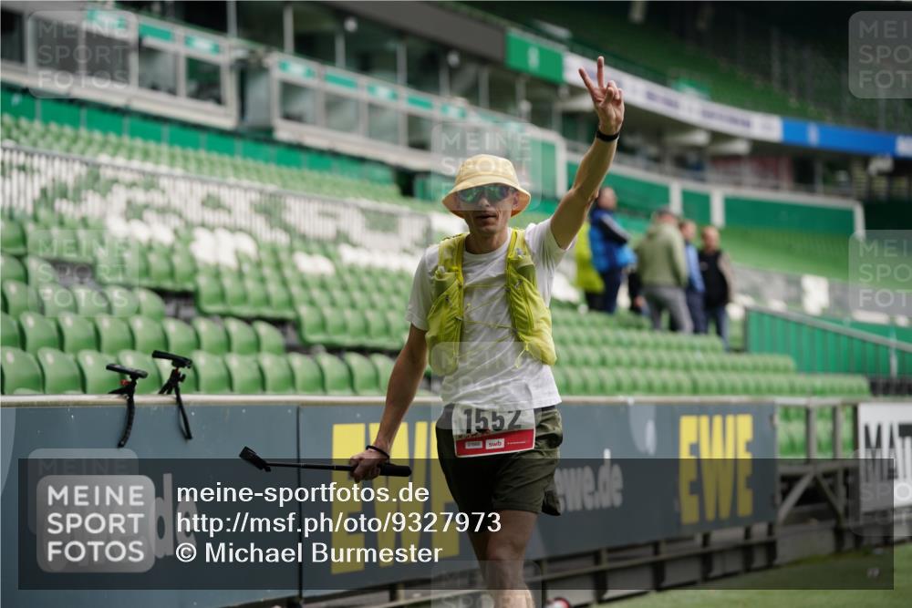 05.10.2025 - 20. swb-Marathon Bremen Michael Burmester http://msf.ph/oto/9327973 05.10.2025 12:52:20 Laufen im Stadion 615, 754, 793, 914, 1029, 1298, 1550, 1552, 1926, 2595, 3033, 3041, 3178, 3626, 4362, 4652, 4781, 4805, 4914, 5068, 5108, 5416, 5447, 5459, 5561, 5675, 5847, 6367, 6630, 6773, 7012, 7031, 7277, 7293, 7313, 7416, 7419, 7634, 7773, 7975, 8218, 8349, 8534, 8558, 8580, 8701, 8921, 9115, 10338, 750, 1064, 1120, 1314, 1701, 1748, 1911, 2279, 2283, 2350, 2447, 2526, 4260, 4687, 5910, 7713, 7723, 8066, 8682, 8740, 8780 meine-sportfotos.de