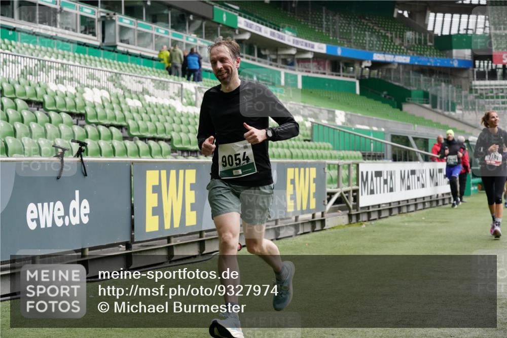 05.10.2025 - 20. swb-Marathon Bremen Michael Burmester http://msf.ph/oto/9327974 05.10.2025 12:56:42 Laufen im Stadion 31, 299, 325, 479, 591, 830, 901, 989, 1161, 1380, 1595, 1627, 1679, 1977, 2134, 2149, 2263, 2436, 2438, 2571, 2634, 3161, 3392, 3471, 3606, 3980, 4052, 4101, 4484, 4485, 5246, 5255, 5419, 5469, 6070, 6176, 6375, 6451, 6493, 6689, 6797, 6864, 6926, 7000, 7017, 7086, 7283, 7292, 7320, 7390, 7431, 7490, 7546, 7578, 7783, 7920, 8222, 8479, 8564, 9054, 984, 1261, 1774, 1825, 1931, 2490, 2942, 3749, 4149, 4288, 4432, 5370, 5490, 5615, 5691, 5719, 6441, 6515, 8144 meine-sportfotos.de