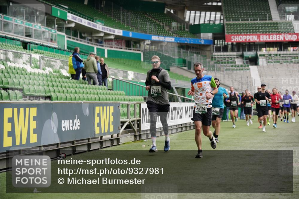 05.10.2025 - 20. swb-Marathon Bremen Michael Burmester http://msf.ph/oto/9327981 05.10.2025 12:52:21 Laufen im Stadion 615, 754, 793, 914, 1029, 1298, 1550, 1552, 1926, 2595, 3033, 3041, 3178, 3626, 4362, 4652, 4781, 4805, 4914, 5068, 5108, 5416, 5447, 5459, 5561, 5675, 5847, 6367, 6630, 6773, 7012, 7031, 7277, 7293, 7313, 7416, 7419, 7634, 7773, 7975, 8218, 8349, 8534, 8558, 8580, 8701, 8921, 9115, 10338, 750, 914, 1064, 1120, 1314, 1701, 1748, 1911, 2279, 2283, 2350, 2447, 2526, 4260, 4687, 5910, 7713, 8066, 8682, 8740, 8780 meine-sportfotos.de
