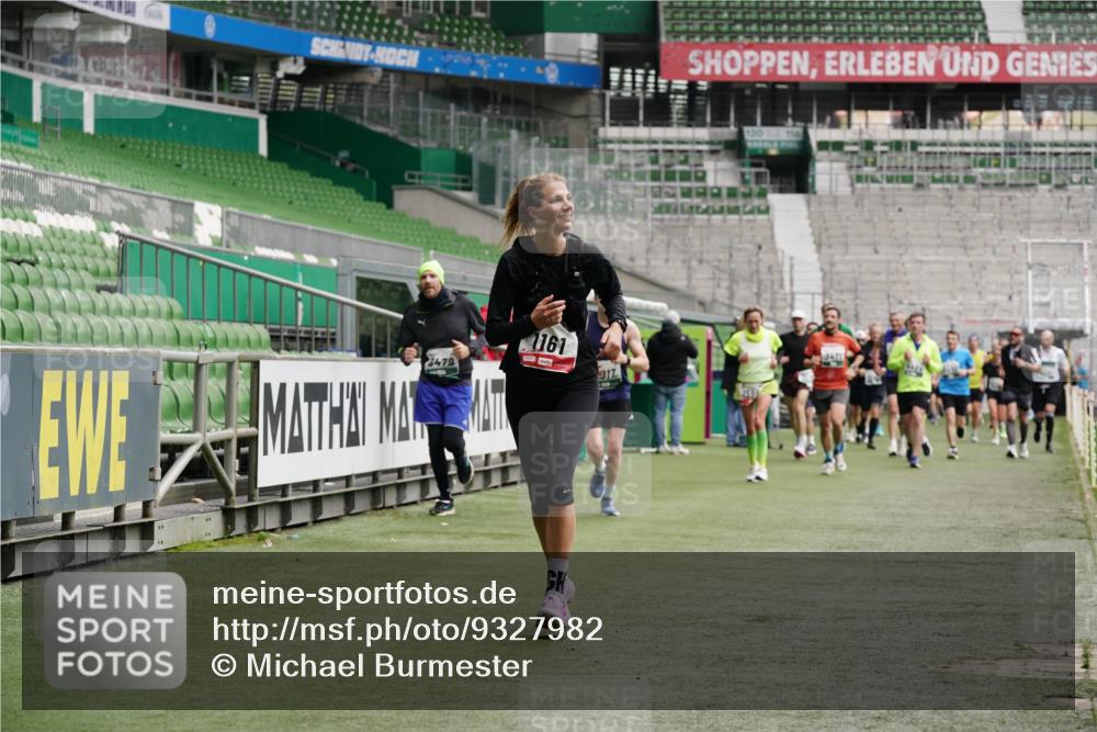 05.10.2025 - 20. swb-Marathon Bremen Michael Burmester http://msf.ph/oto/9327982 05.10.2025 12:56:43 Laufen im Stadion 31, 299, 325, 479, 591, 830, 901, 989, 1161, 1380, 1595, 1627, 1679, 1977, 2134, 2149, 2263, 2436, 2438, 2571, 2634, 3161, 3392, 3471, 3606, 3980, 4052, 4101, 4484, 4485, 5246, 5255, 5419, 5469, 6070, 6176, 6375, 6451, 6493, 6689, 6864, 6926, 7000, 7017, 7086, 7283, 7292, 7320, 7390, 7431, 7490, 7546, 7578, 7783, 7920, 8222, 8479, 8564, 9054, 984, 1261, 1774, 1825, 1931, 2490, 2942, 3749, 4149, 4288, 4432, 5370, 5490, 5615, 5719, 6441, 6515, 8144 meine-sportfotos.de