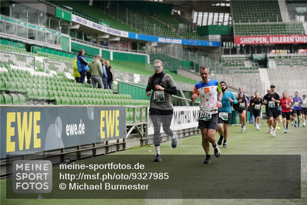 05.10.2025 - 20. swb-Marathon Bremen Michael Burmester http://msf.ph/oto/9327985 05.10.2025 12:52:21 Laufen im Stadion 615, 754, 793, 914, 1029, 1298, 1550, 1552, 1926, 2595, 3033, 3041, 3178, 3626, 4362, 4652, 4781, 4805, 4914, 5068, 5108, 5416, 5447, 5459, 5561, 5675, 5847, 6367, 6630, 6773, 7012, 7031, 7277, 7293, 7313, 7416, 7419, 7634, 7773, 7975, 8218, 8349, 8534, 8558, 8580, 8701, 8921, 9115, 10338, 750, 914, 1064, 1120, 1314, 1701, 1748, 1911, 2279, 2283, 2350, 2447, 2526, 4260, 4687, 5910, 7713, 8066, 8682, 8740, 8780 meine-sportfotos.de