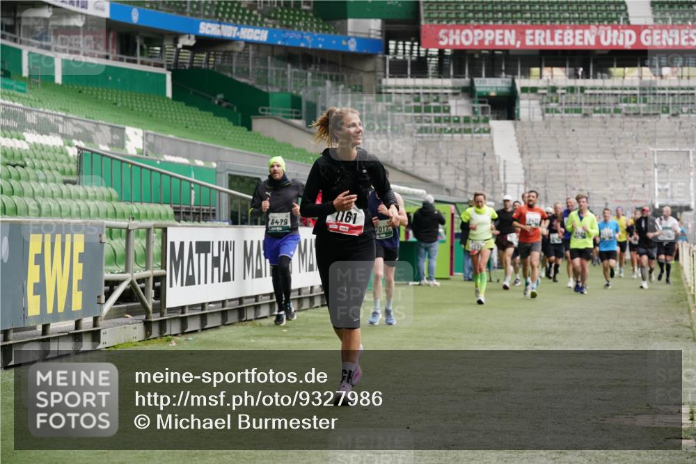 05.10.2025 - 20. swb-Marathon Bremen Michael Burmester http://msf.ph/oto/9327986 05.10.2025 12:56:43 Laufen im Stadion 31, 299, 325, 479, 591, 830, 901, 989, 1161, 1380, 1595, 1627, 1679, 1977, 2134, 2149, 2263, 2436, 2438, 2571, 2634, 3161, 3392, 3471, 3606, 3980, 4052, 4101, 4484, 4485, 5246, 5255, 5419, 5469, 6070, 6176, 6375, 6451, 6493, 6689, 6864, 6926, 7000, 7017, 7086, 7283, 7292, 7320, 7390, 7431, 7490, 7546, 7578, 7783, 7920, 8222, 8479, 8564, 9054, 984, 1261, 1774, 1825, 1931, 2490, 2942, 3749, 4149, 4288, 4432, 5370, 5490, 5615, 5719, 6441, 6515, 8144 meine-sportfotos.de