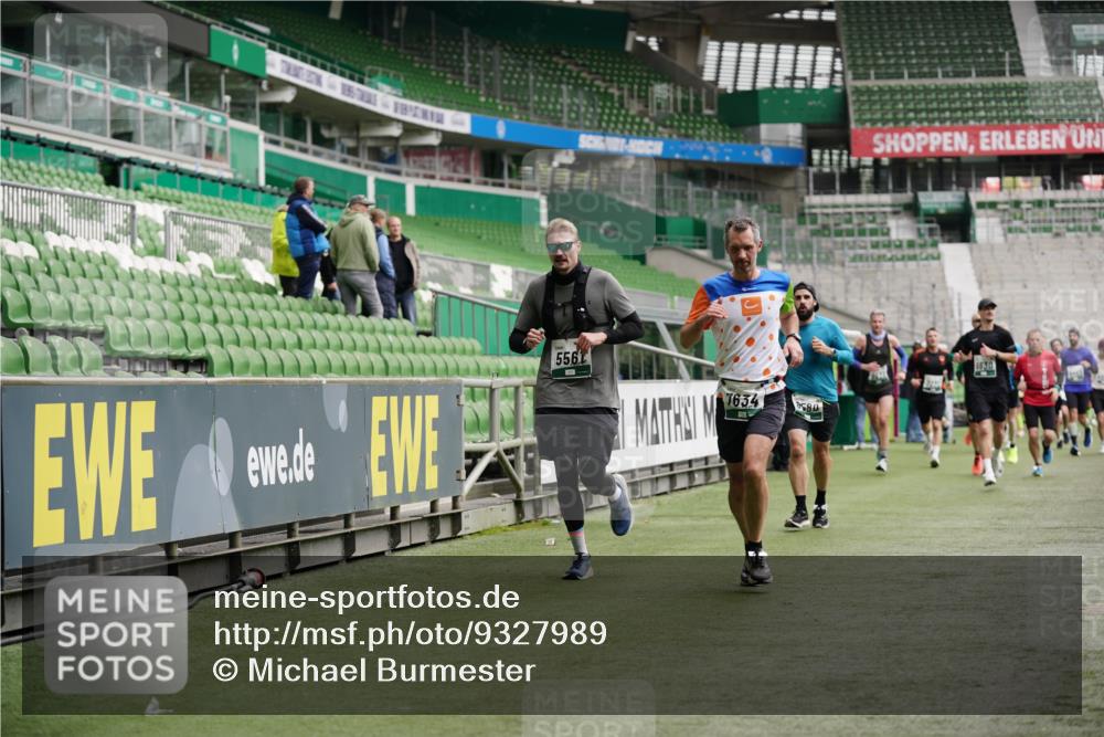 05.10.2025 - 20. swb-Marathon Bremen Michael Burmester http://msf.ph/oto/9327989 05.10.2025 12:52:21 Laufen im Stadion 615, 754, 793, 914, 1029, 1298, 1550, 1552, 1926, 2595, 3033, 3041, 3178, 3626, 4362, 4652, 4781, 4805, 4914, 5068, 5108, 5416, 5447, 5459, 5561, 5675, 5847, 6367, 6630, 6773, 7012, 7031, 7277, 7293, 7313, 7416, 7419, 7634, 7773, 7975, 8218, 8349, 8534, 8558, 8580, 8701, 8921, 9115, 10338, 750, 914, 1064, 1120, 1314, 1701, 1748, 1911, 2279, 2283, 2350, 2447, 2526, 4260, 4687, 5910, 7713, 8066, 8682, 8740, 8780 meine-sportfotos.de