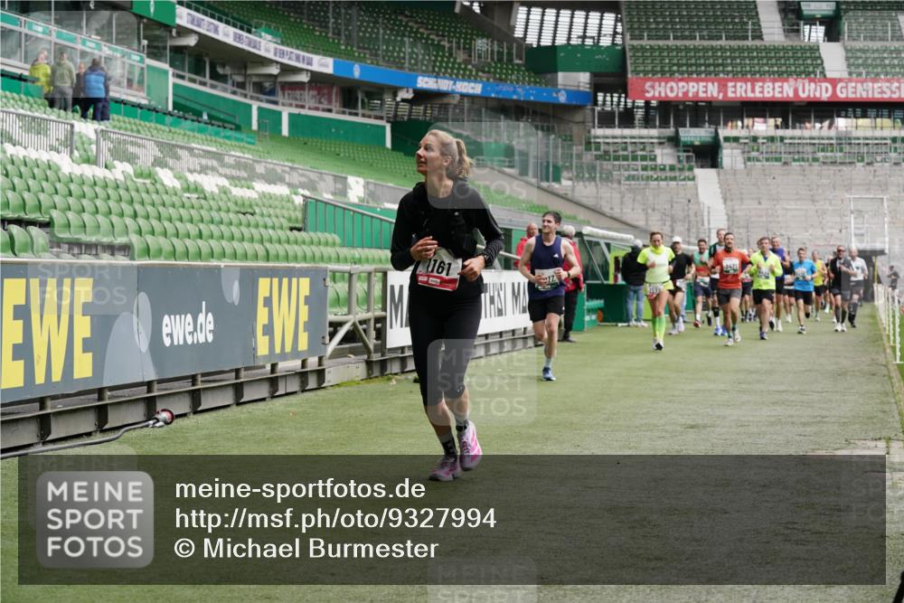 05.10.2025 - 20. swb-Marathon Bremen Michael Burmester http://msf.ph/oto/9327994 05.10.2025 12:56:45 Laufen im Stadion 31, 299, 325, 479, 591, 830, 901, 989, 1161, 1380, 1595, 1627, 1679, 1977, 2134, 2149, 2263, 2269, 2436, 2438, 2571, 2634, 3161, 3392, 3471, 3606, 3980, 4052, 4101, 4484, 4485, 5104, 5246, 5255, 5419, 5469, 6070, 6176, 6250, 6375, 6451, 6493, 6510, 6689, 6864, 6926, 7000, 7017, 7086, 7283, 7292, 7320, 7390, 7431, 7490, 7546, 7578, 7783, 7920, 8479, 8564, 9054, 984, 1261, 1774, 1825, 1931, 2490, 2942, 3161, 3749, 4149, 4288, 4432, 5370, 5490, 5615, 5719, 6441, 6515, 8144 meine-sportfotos.de