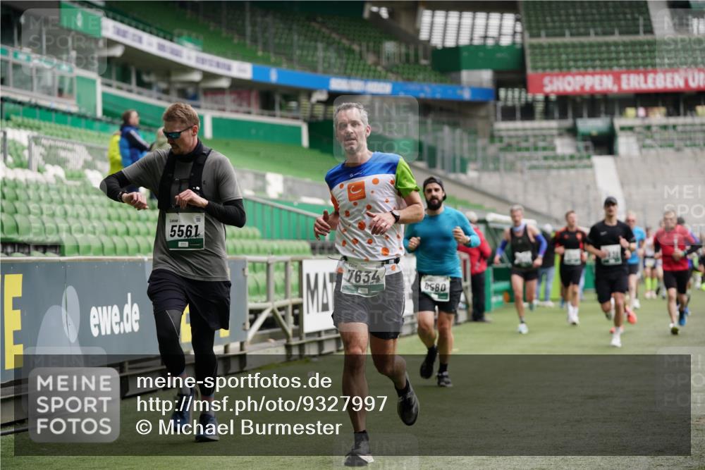 05.10.2025 - 20. swb-Marathon Bremen Michael Burmester http://msf.ph/oto/9327997 05.10.2025 12:52:22 Laufen im Stadion 615, 754, 793, 1029, 1298, 1550, 1552, 1926, 2595, 3033, 3041, 3178, 3626, 4362, 4652, 4781, 4805, 4914, 5068, 5108, 5416, 5447, 5459, 5561, 5675, 5847, 6367, 6630, 6677, 6773, 7012, 7031, 7277, 7293, 7313, 7416, 7419, 7634, 7773, 7975, 8218, 8349, 8534, 8558, 8580, 8701, 8921, 9115, 10338, 750, 914, 1064, 1120, 1314, 1748, 1911, 2279, 2283, 2350, 2447, 2526, 4260, 4652, 4687, 5910, 7713, 8066, 8682, 8740, 8780 meine-sportfotos.de