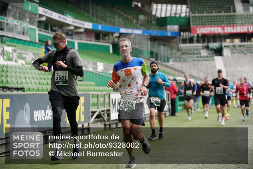 05.10.2025 - 20. swb-Marathon Bremen Michael Burmester http://msf.ph/oto/9328002 05.10.2025 12:52:22 Laufen im Stadion 615, 754, 793, 1029, 1298, 1550, 1552, 1926, 2595, 3033, 3041, 3178, 3626, 4362, 4652, 4781, 4805, 4914, 5068, 5108, 5416, 5447, 5459, 5561, 5675, 5847, 6367, 6630, 6677, 6773, 7012, 7031, 7277, 7293, 7313, 7416, 7419, 7634, 7773, 7975, 8218, 8349, 8534, 8558, 8580, 8701, 8921, 9115, 10338, 750, 914, 1064, 1120, 1314, 1748, 1911, 2279, 2283, 2350, 2447, 2526, 4260, 4652, 4687, 5910, 7713, 8066, 8682, 8740, 8780 meine-sportfotos.de