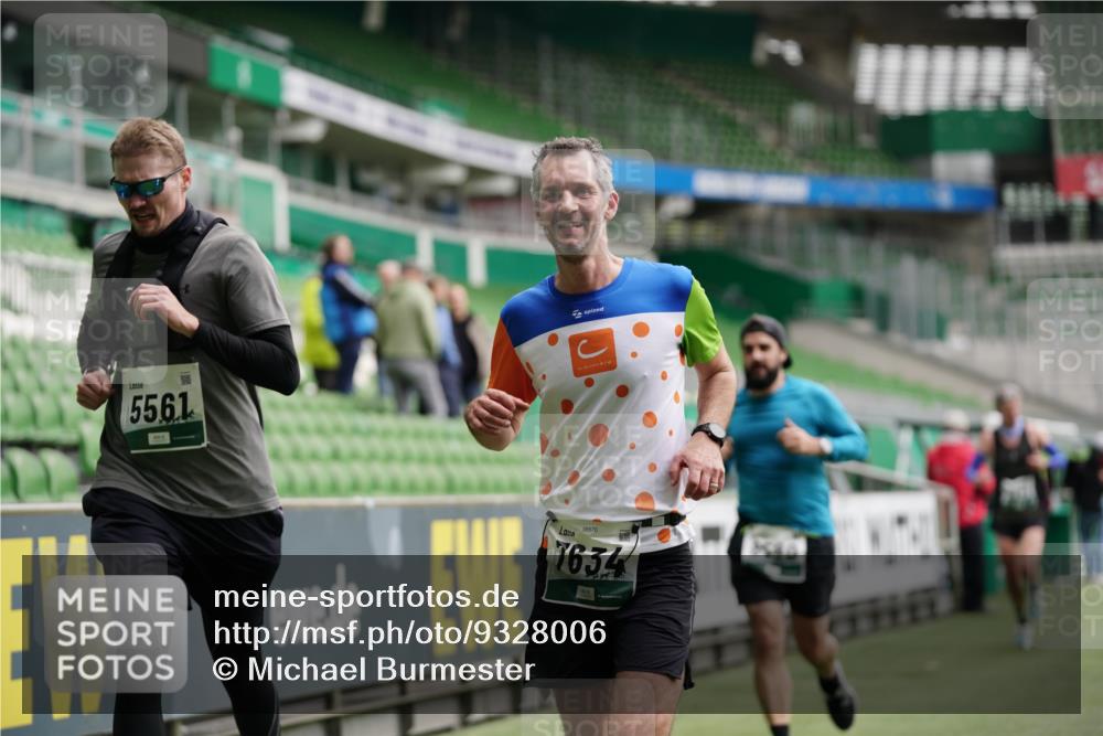 05.10.2025 - 20. swb-Marathon Bremen Michael Burmester http://msf.ph/oto/9328006 05.10.2025 12:52:23 Laufen im Stadion 615, 754, 793, 1029, 1298, 1431, 1550, 1552, 1926, 2595, 3033, 3041, 3178, 3626, 4362, 4781, 4805, 4914, 5068, 5108, 5416, 5447, 5459, 5561, 5675, 5847, 6367, 6630, 6677, 6773, 7012, 7031, 7277, 7293, 7313, 7416, 7419, 7634, 7773, 7975, 8218, 8349, 8534, 8558, 8580, 8701, 8921, 9115, 10338, 750, 754, 914, 1064, 1120, 1314, 1748, 1911, 2279, 2283, 2350, 2447, 2526, 4260, 4652, 4687, 5910, 7713, 8066, 8682, 8740, 8780 meine-sportfotos.de