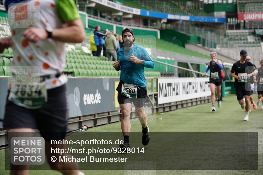 05.10.2025 - 20. swb-Marathon Bremen Michael Burmester http://msf.ph/oto/9328014 05.10.2025 12:52:24 Laufen im Stadion 615, 793, 1029, 1298, 1431, 1550, 1552, 1926, 2595, 3033, 3041, 3178, 3626, 4362, 4781, 4805, 4914, 5068, 5108, 5416, 5447, 5459, 5561, 5675, 5847, 6367, 6630, 6677, 6773, 7012, 7031, 7277, 7293, 7313, 7416, 7419, 7634, 7773, 7975, 8218, 8349, 8534, 8558, 8580, 8701, 8921, 9115, 10338, 750, 754, 914, 1064, 1120, 1314, 1748, 1911, 2279, 2283, 2350, 2447, 4260, 4652, 4687, 5847, 5910, 6773, 7713, 8066, 8682, 8740, 8780 meine-sportfotos.de