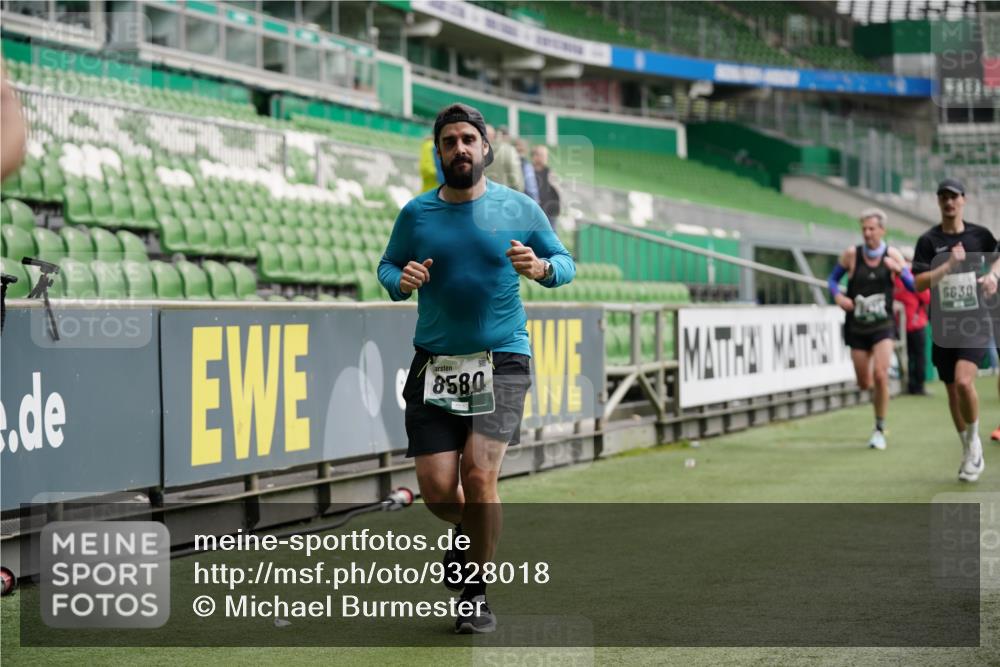 05.10.2025 - 20. swb-Marathon Bremen Michael Burmester http://msf.ph/oto/9328018 05.10.2025 12:52:25 Laufen im Stadion 615, 793, 1029, 1298, 1431, 1550, 1552, 1926, 2595, 3033, 3041, 3178, 3626, 4362, 4781, 4805, 4914, 4935, 5068, 5108, 5416, 5447, 5459, 5561, 5675, 6367, 6630, 6677, 7012, 7031, 7277, 7293, 7313, 7416, 7419, 7634, 7773, 7975, 8218, 8349, 8534, 8558, 8580, 8701, 8921, 9115, 10338, 750, 754, 914, 1120, 1314, 1748, 1911, 1926, 2279, 2283, 2447, 4260, 4652, 4687, 5847, 5910, 6773, 7713, 8066, 8682, 8740, 8780 meine-sportfotos.de