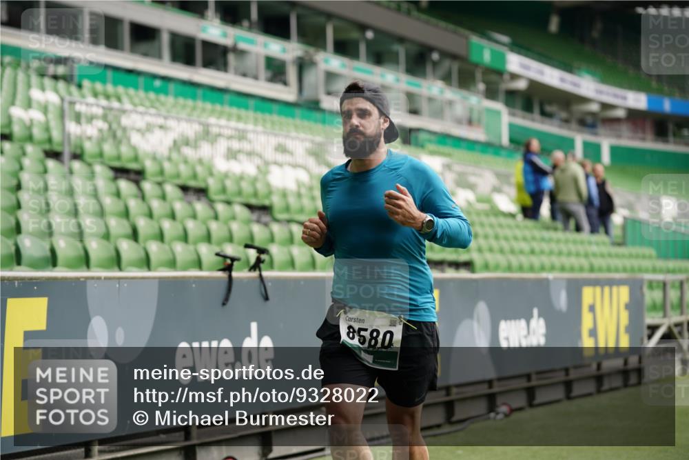 05.10.2025 - 20. swb-Marathon Bremen Michael Burmester http://msf.ph/oto/9328022 05.10.2025 12:52:25 Laufen im Stadion 615, 793, 1029, 1298, 1431, 1550, 1552, 1926, 2595, 3033, 3041, 3178, 3626, 4362, 4781, 4805, 4914, 4935, 5068, 5108, 5416, 5447, 5459, 5561, 5675, 6367, 6630, 6677, 7012, 7031, 7277, 7293, 7313, 7416, 7419, 7634, 7773, 7975, 8218, 8349, 8534, 8558, 8580, 8701, 8921, 9115, 10338, 750, 754, 914, 1120, 1314, 1748, 1911, 1926, 2279, 2283, 2447, 4260, 4652, 4687, 5847, 5910, 6773, 7713, 8066, 8682, 8740, 8780 meine-sportfotos.de