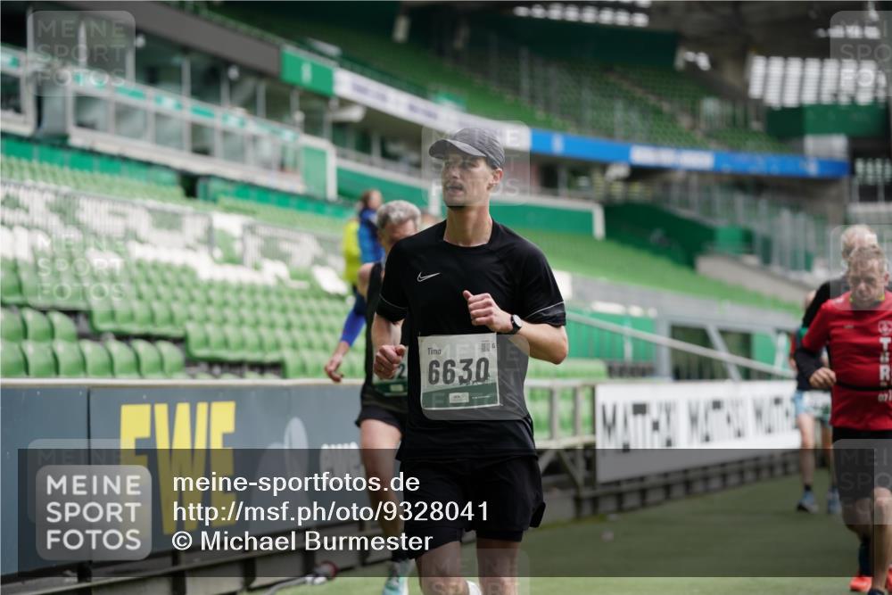 05.10.2025 - 20. swb-Marathon Bremen Michael Burmester http://msf.ph/oto/9328041 05.10.2025 12:52:28 Laufen im Stadion 550, 590, 615, 793, 1029, 1298, 1431, 1550, 1552, 2595, 3033, 3041, 3178, 3626, 4362, 4805, 4914, 4935, 5068, 5108, 5416, 5447, 5459, 5561, 5675, 6367, 6630, 6677, 7012, 7031, 7277, 7293, 7313, 7416, 7419, 7634, 7773, 7975, 8218, 8297, 8349, 8534, 8558, 8580, 8701, 8921, 9115, 10338, 754, 914, 1120, 1314, 1748, 1926, 2283, 2447, 4260, 4652, 4687, 4781, 5847, 5910, 6773, 7713, 8066, 8740 meine-sportfotos.de