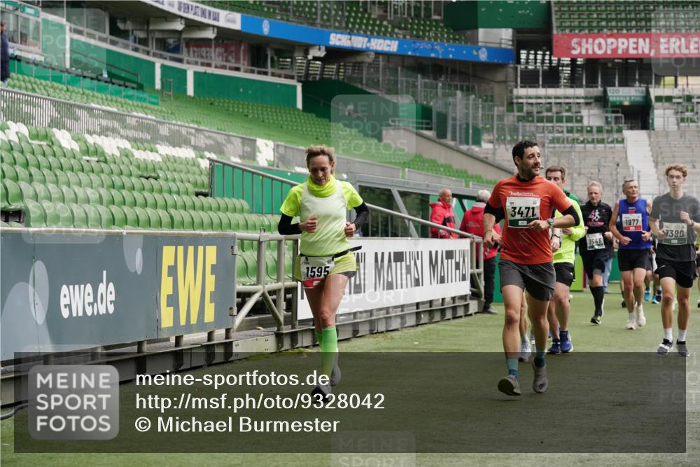 05.10.2025 - 20. swb-Marathon Bremen Michael Burmester http://msf.ph/oto/9328042 05.10.2025 12:56:51 Laufen im Stadion 31, 246, 299, 305, 479, 591, 830, 901, 1161, 1380, 1595, 1627, 1679, 1971, 1977, 2263, 2269, 2436, 2438, 2571, 2634, 3392, 3471, 3606, 3980, 4101, 4484, 4485, 5104, 5246, 5255, 5419, 5469, 5503, 6176, 6250, 6375, 6451, 6493, 6510, 6689, 6864, 6926, 7000, 7017, 7086, 7283, 7292, 7320, 7390, 7431, 7490, 7546, 7578, 7783, 7920, 8479, 8564, 8973, 9054, 9129, 325, 901, 984, 989, 2134, 2149, 3161, 3749, 4052, 4149, 4288, 4432, 5370, 5490, 6070, 6441, 8144 meine-sportfotos.de