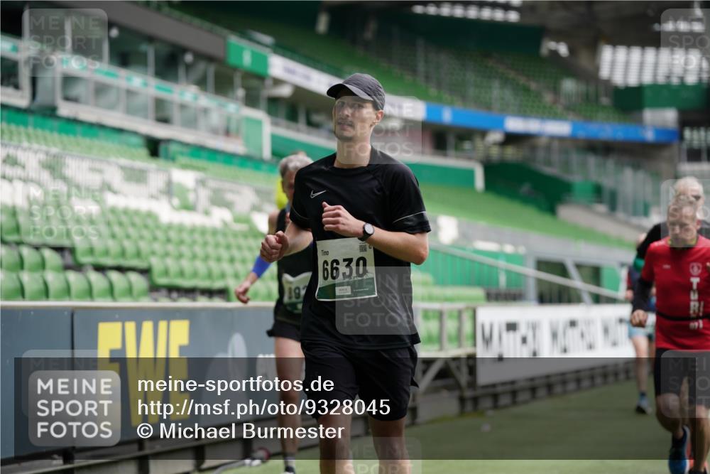 05.10.2025 - 20. swb-Marathon Bremen Michael Burmester http://msf.ph/oto/9328045 05.10.2025 12:52:28 Laufen im Stadion 550, 590, 615, 793, 1029, 1298, 1431, 1550, 1552, 2595, 3033, 3041, 3178, 3626, 4362, 4805, 4914, 4935, 5068, 5108, 5416, 5447, 5459, 5561, 5675, 6367, 6630, 6677, 7012, 7031, 7277, 7293, 7313, 7416, 7419, 7634, 7773, 7975, 8218, 8297, 8349, 8534, 8558, 8580, 8701, 8921, 9115, 10338, 754, 914, 1120, 1314, 1748, 1926, 2283, 2447, 4260, 4652, 4687, 4781, 5847, 5910, 6773, 7713, 8066, 8740 meine-sportfotos.de