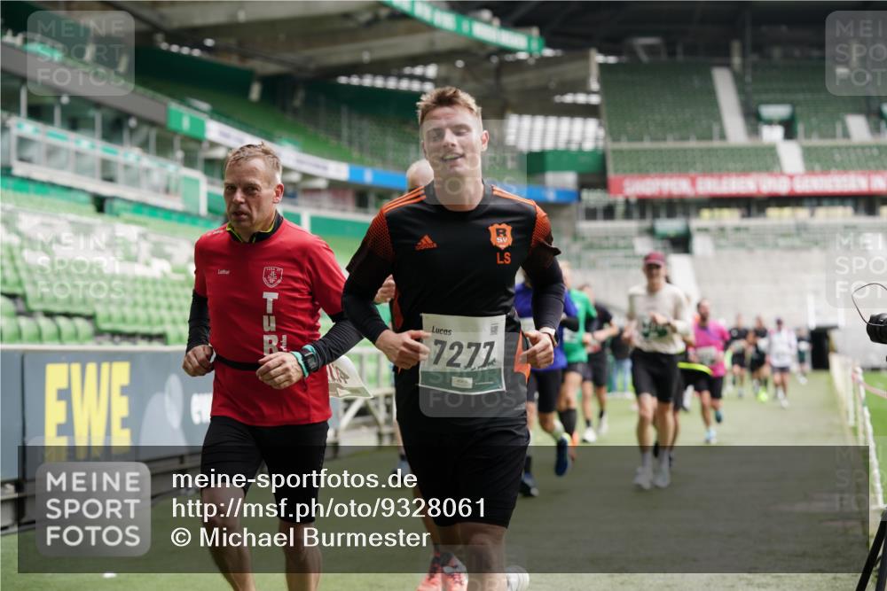 05.10.2025 - 20. swb-Marathon Bremen Michael Burmester http://msf.ph/oto/9328061 05.10.2025 12:52:30 Laufen im Stadion 550, 590, 615, 793, 1029, 1298, 1431, 1550, 1552, 1600, 2595, 3033, 3041, 3178, 3626, 4218, 4362, 4746, 4805, 4914, 4935, 5068, 5108, 5416, 5447, 5459, 5561, 5675, 6367, 6630, 6677, 7012, 7031, 7277, 7293, 7313, 7416, 7419, 7634, 7773, 7975, 8218, 8297, 8349, 8431, 8534, 8558, 8580, 8701, 8921, 9115, 10338, 754, 914, 1120, 1748, 1926, 2283, 2447, 4260, 4652, 4781, 5847, 5910, 6773, 7713, 8740 meine-sportfotos.de