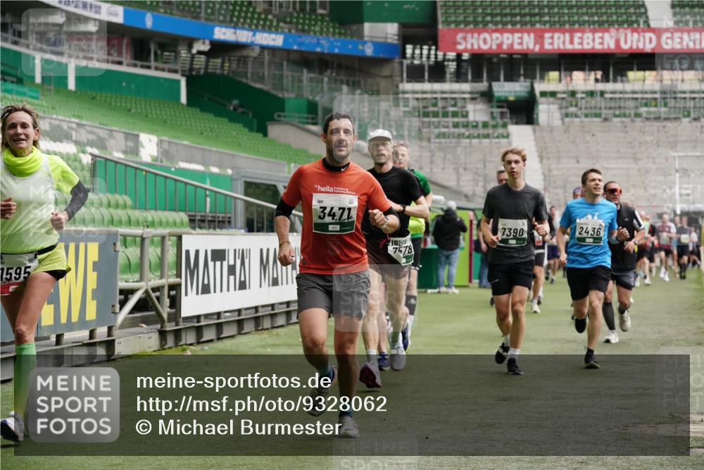 05.10.2025 - 20. swb-Marathon Bremen Michael Burmester http://msf.ph/oto/9328062 05.10.2025 12:56:52 Laufen im Stadion 31, 246, 299, 305, 479, 591, 830, 1161, 1380, 1595, 1627, 1679, 1971, 1977, 2166, 2263, 2269, 2436, 2438, 2571, 2634, 3392, 3471, 3606, 3813, 3980, 4101, 4484, 4485, 5104, 5246, 5255, 5419, 5469, 5503, 5664, 6176, 6250, 6375, 6451, 6493, 6510, 6689, 6864, 6926, 7000, 7017, 7086, 7283, 7292, 7320, 7390, 7431, 7490, 7546, 7578, 7783, 7920, 8479, 8564, 8973, 9054, 9129, 325, 901, 984, 989, 2134, 2149, 3161, 3749, 4052, 4288, 4432, 5370, 5490, 6070, 6441, 8144 meine-sportfotos.de