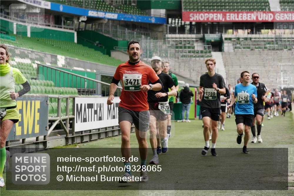 05.10.2025 - 20. swb-Marathon Bremen Michael Burmester http://msf.ph/oto/9328065 05.10.2025 12:56:52 Laufen im Stadion 31, 246, 299, 305, 479, 591, 830, 1161, 1380, 1595, 1627, 1679, 1971, 1977, 2166, 2263, 2269, 2436, 2438, 2571, 2634, 3392, 3471, 3606, 3813, 3980, 4101, 4484, 4485, 5104, 5246, 5255, 5419, 5469, 5503, 5664, 6176, 6250, 6375, 6451, 6493, 6510, 6689, 6864, 6926, 7000, 7017, 7086, 7283, 7292, 7320, 7390, 7431, 7490, 7546, 7578, 7783, 7920, 8479, 8564, 8973, 9054, 9129, 325, 901, 984, 989, 2134, 2149, 3161, 3749, 4052, 4288, 4432, 5370, 5490, 6070, 6441, 8144 meine-sportfotos.de