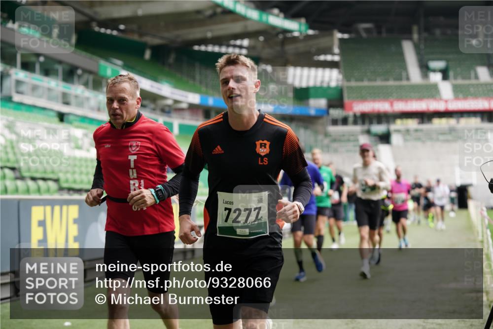 05.10.2025 - 20. swb-Marathon Bremen Michael Burmester http://msf.ph/oto/9328066 05.10.2025 12:52:30 Laufen im Stadion 550, 590, 615, 793, 1029, 1298, 1431, 1550, 1552, 1600, 2595, 3033, 3041, 3178, 3626, 4218, 4362, 4746, 4805, 4914, 4935, 5068, 5108, 5416, 5447, 5459, 5561, 5675, 6367, 6630, 6677, 7012, 7031, 7277, 7293, 7313, 7416, 7419, 7634, 7773, 7975, 8218, 8297, 8349, 8431, 8534, 8558, 8580, 8701, 8921, 9115, 10338, 754, 914, 1120, 1748, 1926, 2283, 2447, 4260, 4652, 4781, 5847, 5910, 6773, 7713, 8740 meine-sportfotos.de