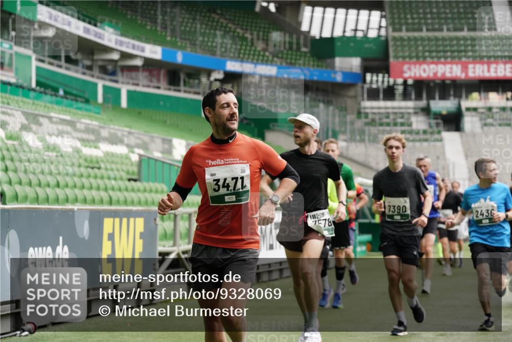 05.10.2025 - 20. swb-Marathon Bremen Michael Burmester http://msf.ph/oto/9328069 05.10.2025 12:56:53 Laufen im Stadion 31, 246, 299, 305, 479, 591, 830, 833, 1161, 1380, 1595, 1627, 1679, 1971, 1977, 2166, 2263, 2269, 2436, 2438, 2571, 2634, 3392, 3471, 3606, 3813, 3980, 4101, 4484, 4485, 5104, 5246, 5255, 5419, 5469, 5503, 5664, 6176, 6250, 6267, 6375, 6451, 6493, 6510, 6689, 6864, 6926, 7000, 7017, 7086, 7283, 7292, 7320, 7390, 7431, 7490, 7546, 7578, 7783, 7920, 8479, 8564, 8973, 9054, 9129, 325, 901, 984, 989, 2134, 2149, 3161, 3749, 4052, 4288, 4432, 5370, 5490, 6070, 6441, 8144 meine-sportfotos.de