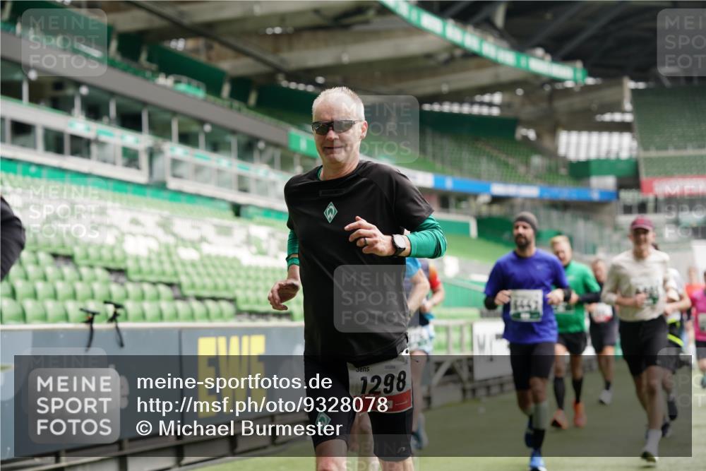 05.10.2025 - 20. swb-Marathon Bremen Michael Burmester http://msf.ph/oto/9328078 05.10.2025 12:52:31 Laufen im Stadion 550, 590, 615, 793, 1029, 1298, 1431, 1550, 1552, 1600, 2595, 3033, 3041, 3178, 3626, 4218, 4362, 4746, 4805, 4914, 4935, 5068, 5108, 5416, 5447, 5459, 5561, 5675, 6367, 6630, 6677, 7012, 7031, 7277, 7293, 7313, 7416, 7419, 7634, 7773, 7975, 8218, 8297, 8349, 8431, 8534, 8558, 8580, 8701, 8921, 9115, 10338, 754, 914, 1120, 1748, 1926, 2283, 2447, 4652, 4781, 5847, 5910, 6773, 7713, 8740 meine-sportfotos.de