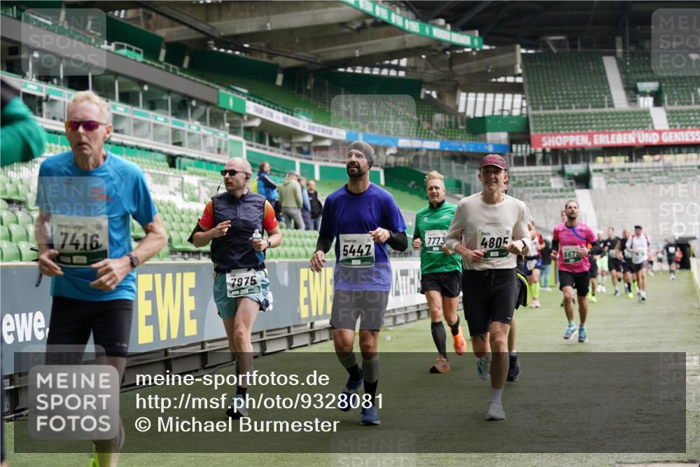 05.10.2025 - 20. swb-Marathon Bremen Michael Burmester http://msf.ph/oto/9328081 05.10.2025 12:52:32 Laufen im Stadion 550, 590, 615, 793, 1029, 1298, 1431, 1550, 1552, 1600, 2595, 3033, 3041, 3178, 3626, 4218, 4362, 4746, 4805, 4914, 4935, 5068, 5108, 5416, 5447, 5459, 5561, 5675, 6367, 6630, 6677, 7012, 7031, 7277, 7293, 7313, 7416, 7419, 7634, 7773, 7975, 8218, 8297, 8349, 8431, 8534, 8558, 8580, 8701, 8921, 9115, 10338, 754, 914, 1120, 1748, 1926, 2283, 2447, 4652, 4781, 5847, 5910, 6773, 7713, 8740 meine-sportfotos.de